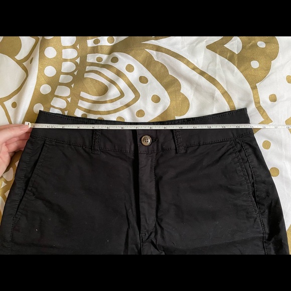 Old Navy High Rise Khaki Shorts - Picture 5 of 10
